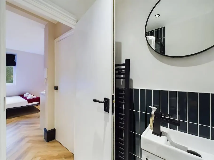 The Ruby Suite I Brighton Central I 1Bed 0*,